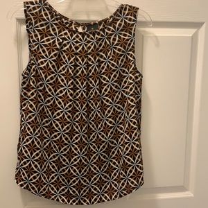 Sleeveless women’s top
